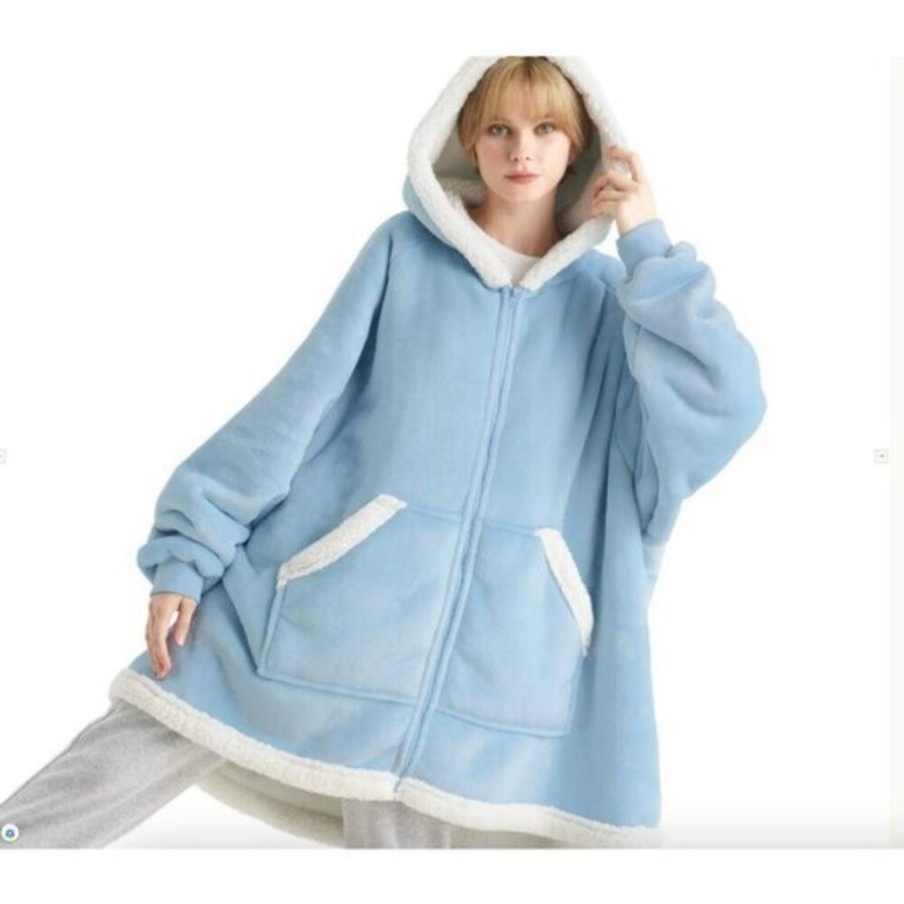 NWT Sherpa Fleece Zippered Short Wearable Blanket Hoodie